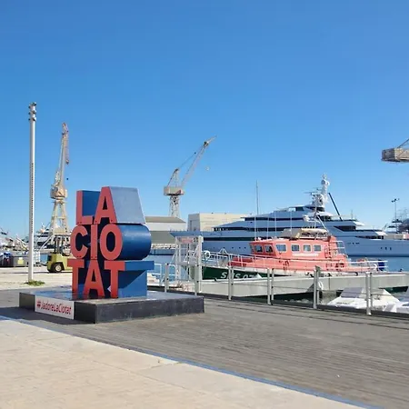 Classe, Entierement Neuf Pres Du Port * La Ciotat