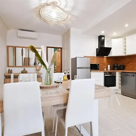 Classe, Entierement Neuf Pres Du Port Apartment *
