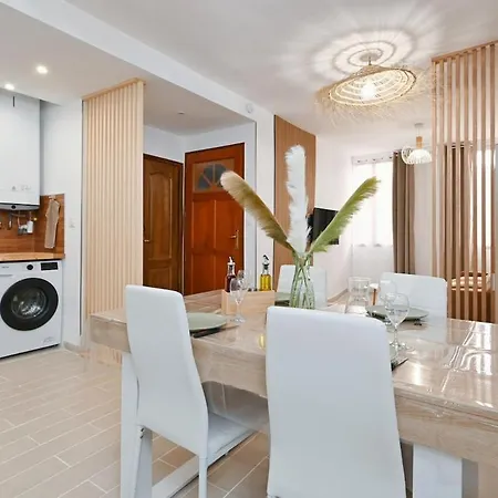 Classe, Entierement Neuf Pres Du Port Apartment